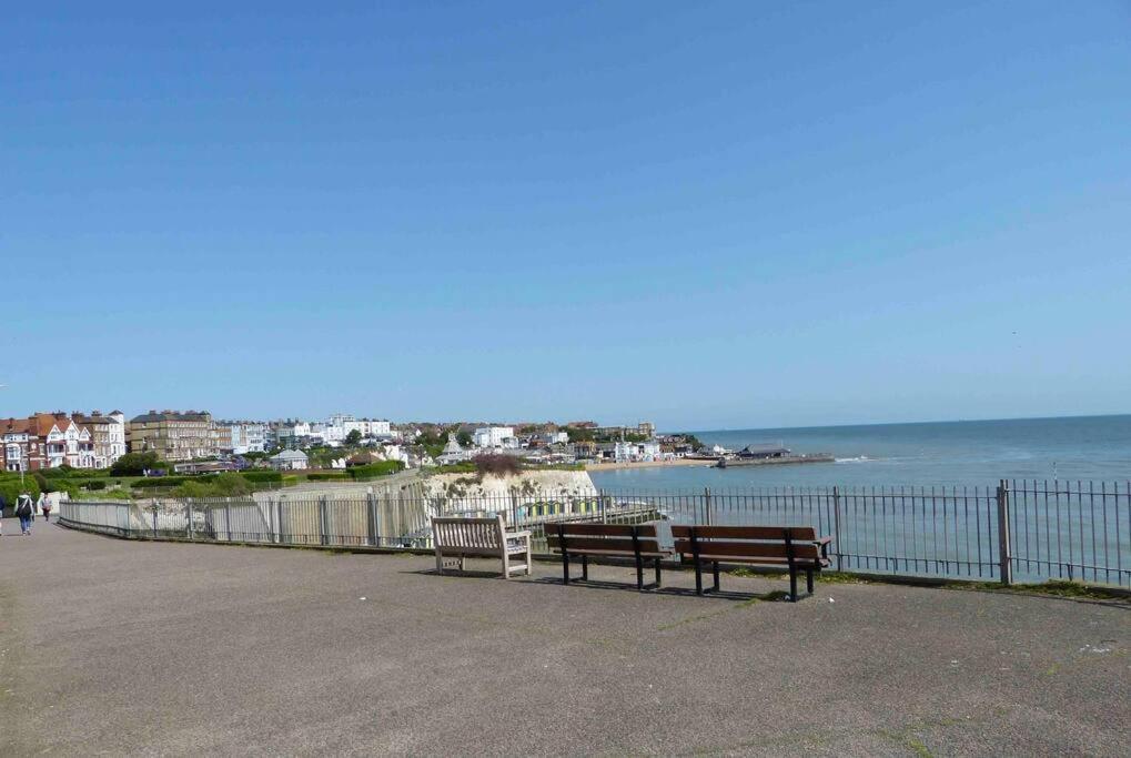 Amazing Sea Views And Much More…. Apartment Бродстеърс Екстериор снимка